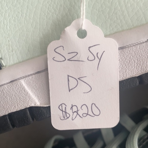 Nike dunk high se size 5y never worn - Picture 3 of 3